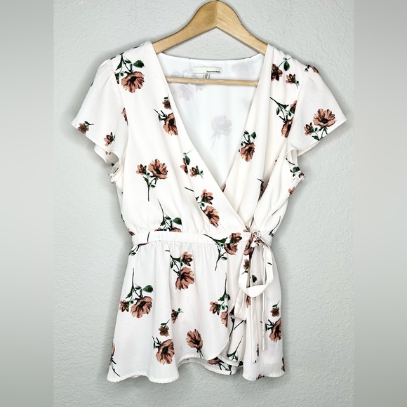 June and Hudson Foral Wrap Top - Picture 4 of 13